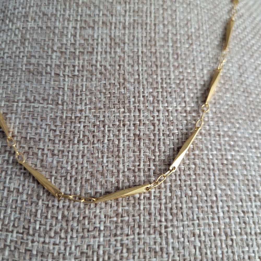 16" Gold Shield Necklace Twisted Bar Chain Goldtone